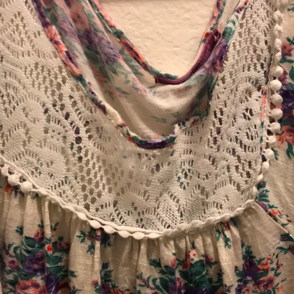 Floral Flowy Top - Picture 4 of 7